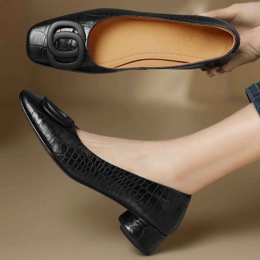 Escarpins à Talon Bas en Cuir avec Boucle